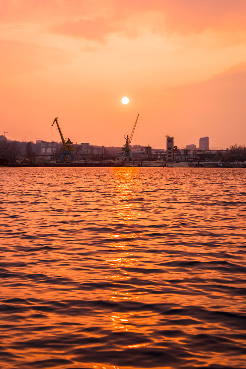 закат на пирсе