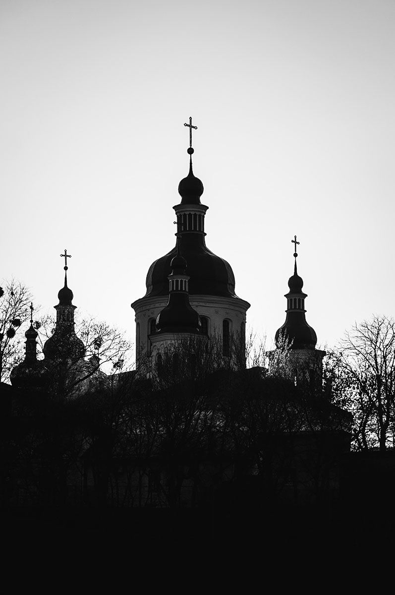 церьковь в чб на фото
