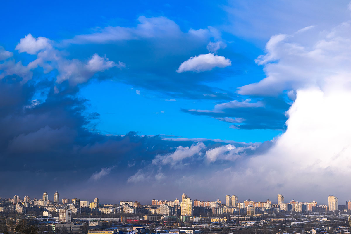 красивые облака над городом